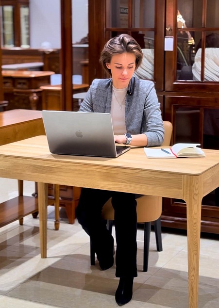 ▎Менеджеры внимательно выслушают ваши пожелания, учтут бюджет и особенности планировки, чтобы подобрать оптимальное решение. Их задача — не продать, а помочь вам найти именно ту мебель, которая идеально подойдет для вашего дома.